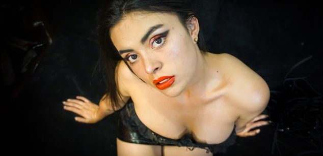 Model - Ella Cont sph