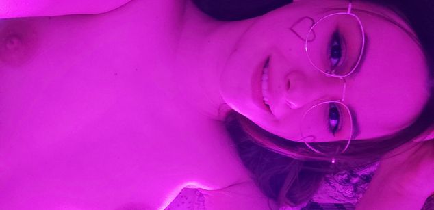 Model - Donttellurwife cute