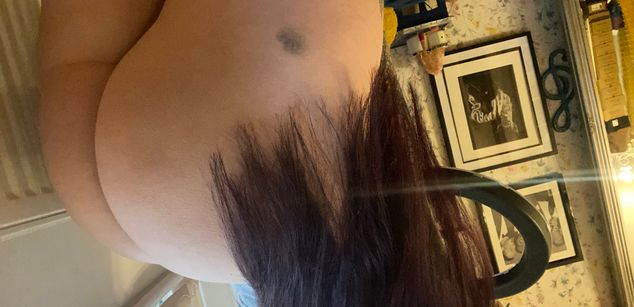 Model - Taylor Hearts bigass