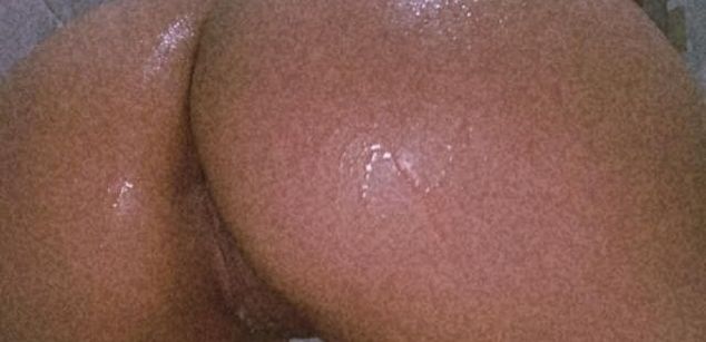 Model - Lexy Hall latina