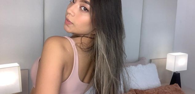 Model - Valeria-Smith smalltits