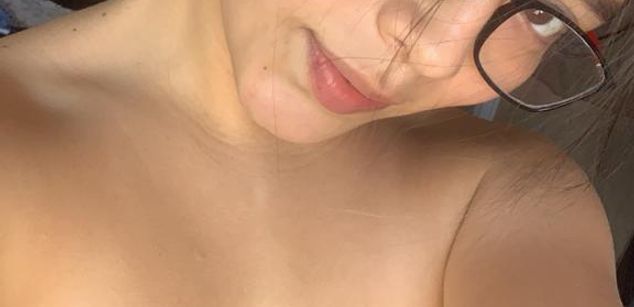 Model - Valeria-Smith smalltits