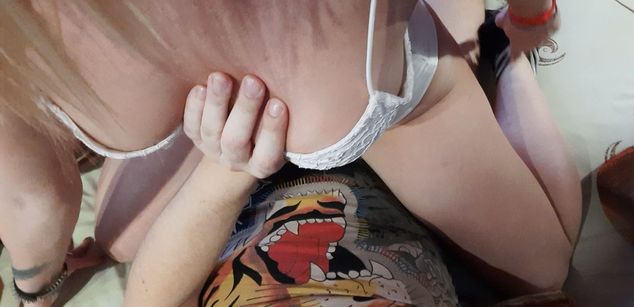 Model - GoodVibesCouple Cuminpussy