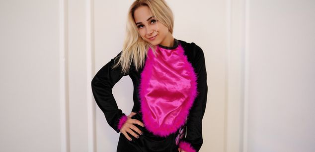 Model - AppleBrandy heels