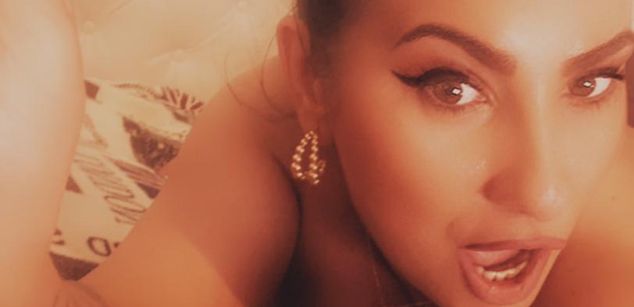 Model - VanesaParker tatoos