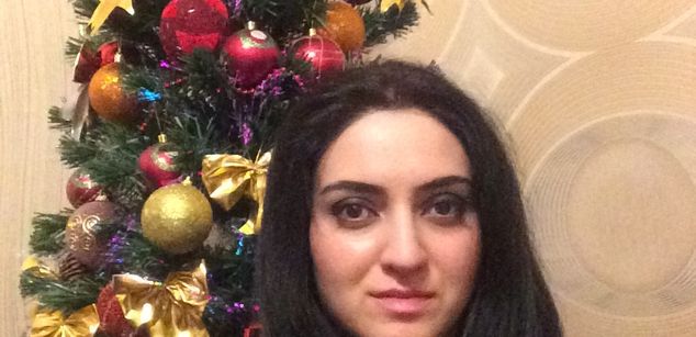 Model - AmiraDesalted feet