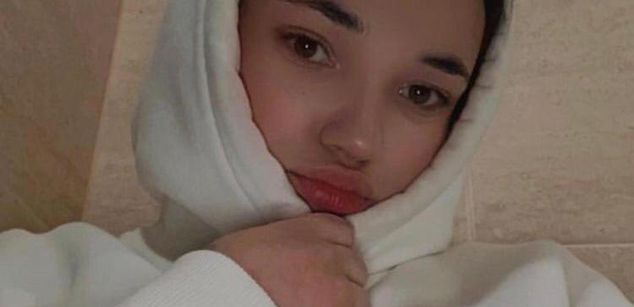 Model - melli_yor pretty