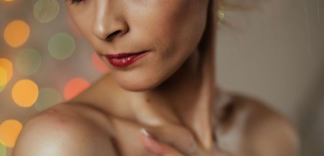 Model - AddictiveLucille Blonde