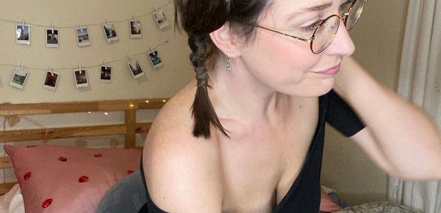 Model - DuskBunny feet