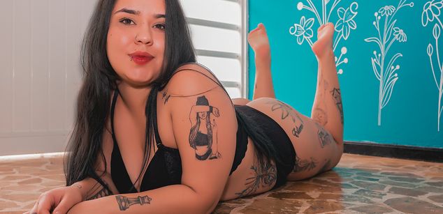 Model - Kimberly Miyer fingering