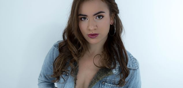 Model - Sara Peerson niceface