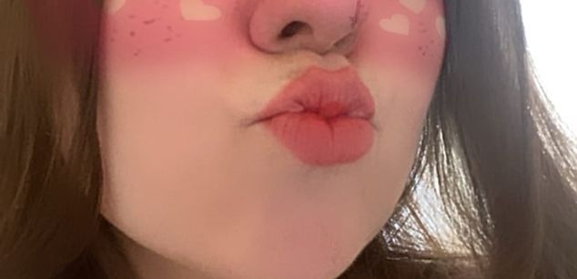 Model - Charlotta Apple girl