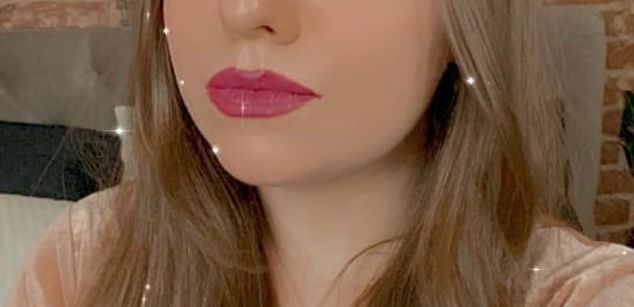 Model - Charlotta Apple girl