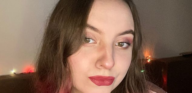 Model - Charlotta Apple girl