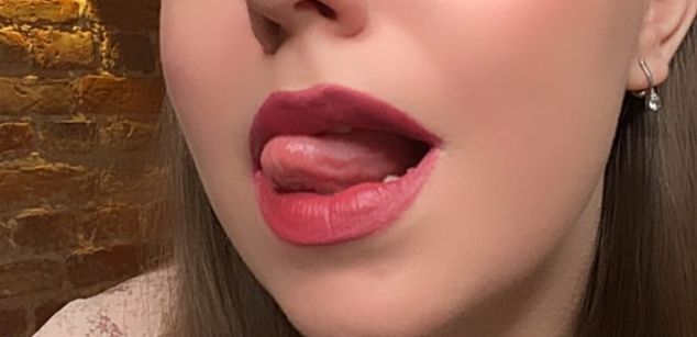 Model - Charlotta Apple girl