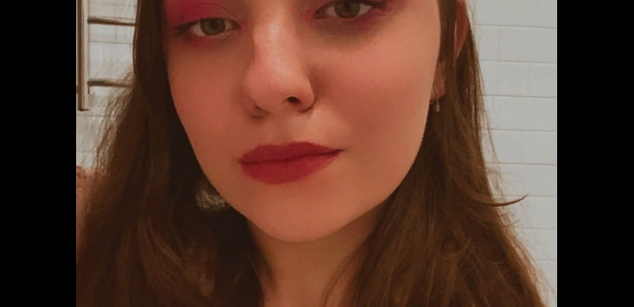 Model - Charlotta Apple girl