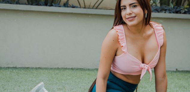 Model - Nicolee Lee pussy