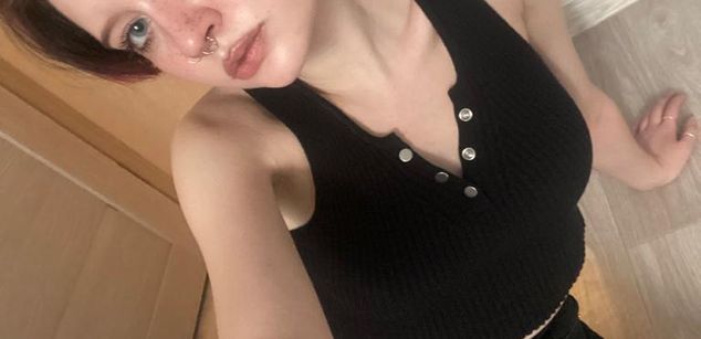 Model - Li_Miley young