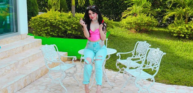 Model - EmilyPrada feet