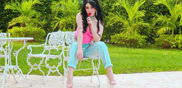 Model - EmilyPrada feet