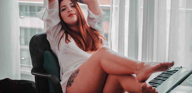 Model - AndreaCast biggtits