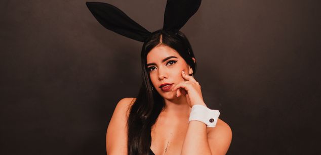 Model - Nina Montgomery latina