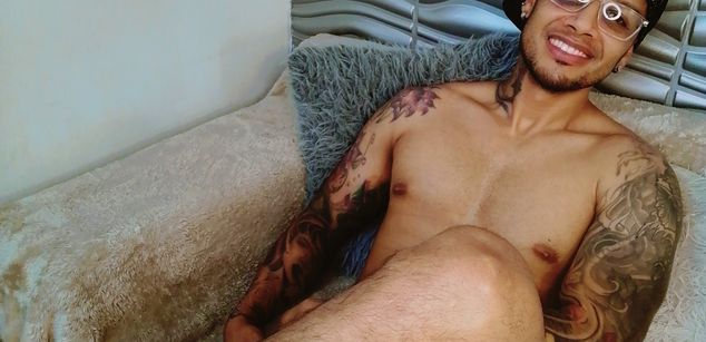 Model - SetDealer athletic