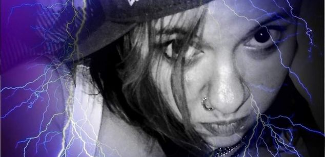 Model - Lisa Smith masturbation