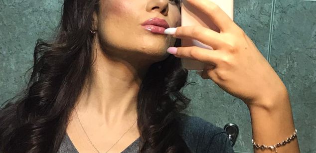 Model - Belle Ava longlegs