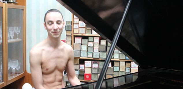 Model - Max Davies SUB