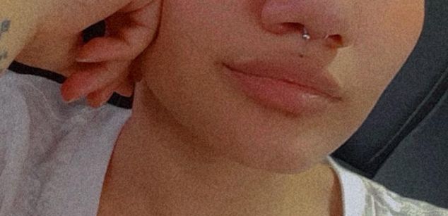 Model - ROSEGIRL Tetas