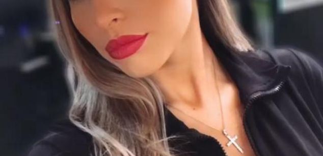 Model - Galienne pantyhose