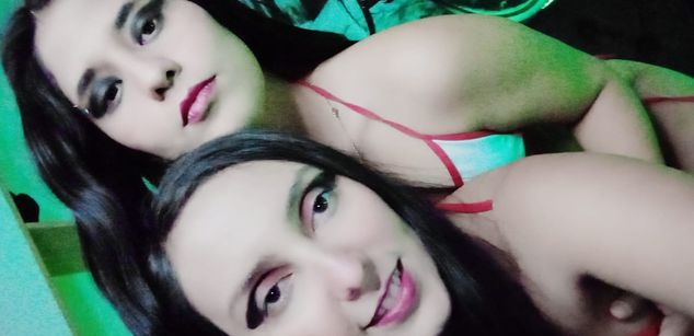 Model - Paola and Katalina feet