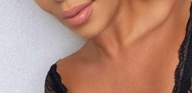 Model - AlyssaDawn dildo