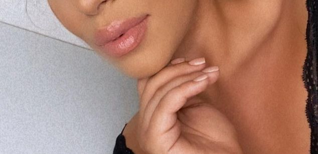 Model - AlyssaDawn dildo