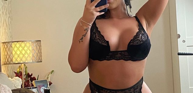 Model - AlyssaDawn dildo