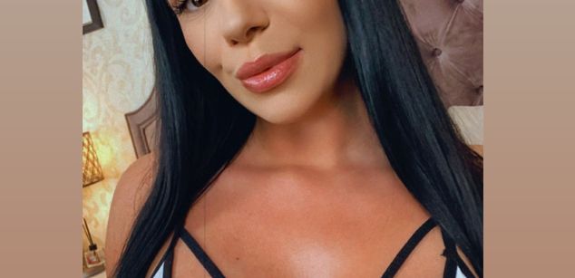 Model - AlyssaDawn dildo