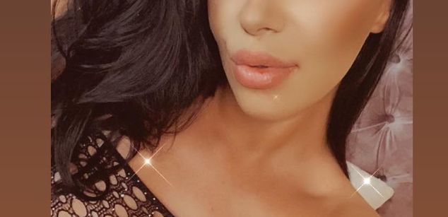 Model - AlyssaDawn dildo