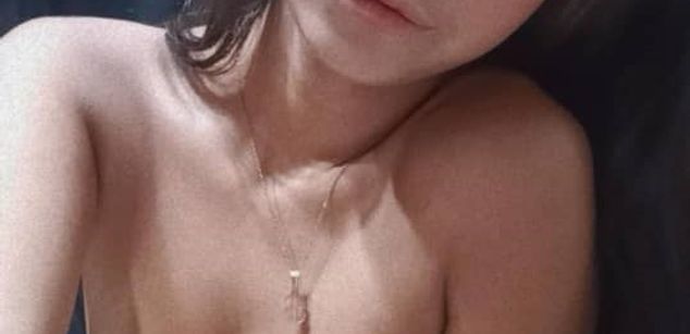 Model - Karol Queen skinny