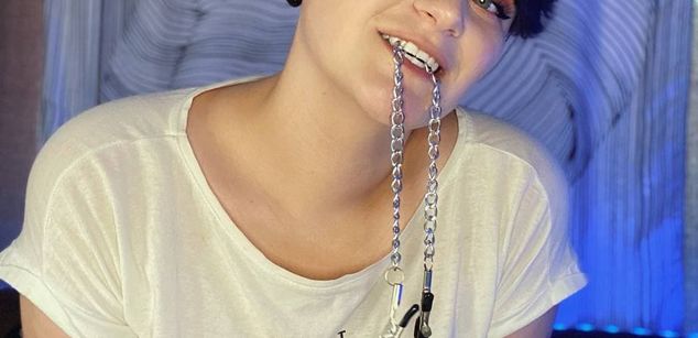 Model - Lea Teras spank