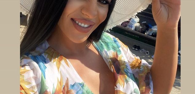 Model - AlyssaDawn dildo