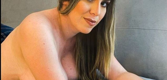 Model - Nina Parker bigboobs