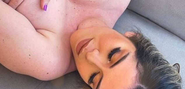 Model - Nina Parker bigboobs