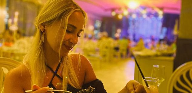 Model - AppleBrandy heels