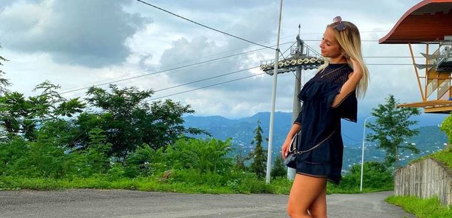 Model - AppleBrandy heels