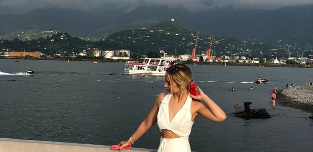 Model - AppleBrandy heels