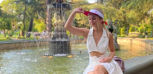 Model - AppleBrandy heels