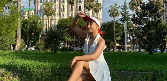 Model - AppleBrandy heels