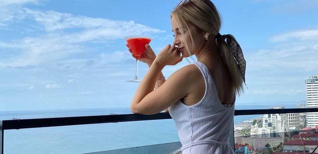 Model - AppleBrandy heels