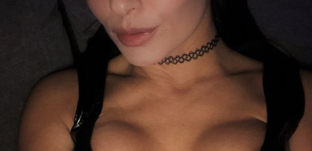 Model - Daria Nova brunette